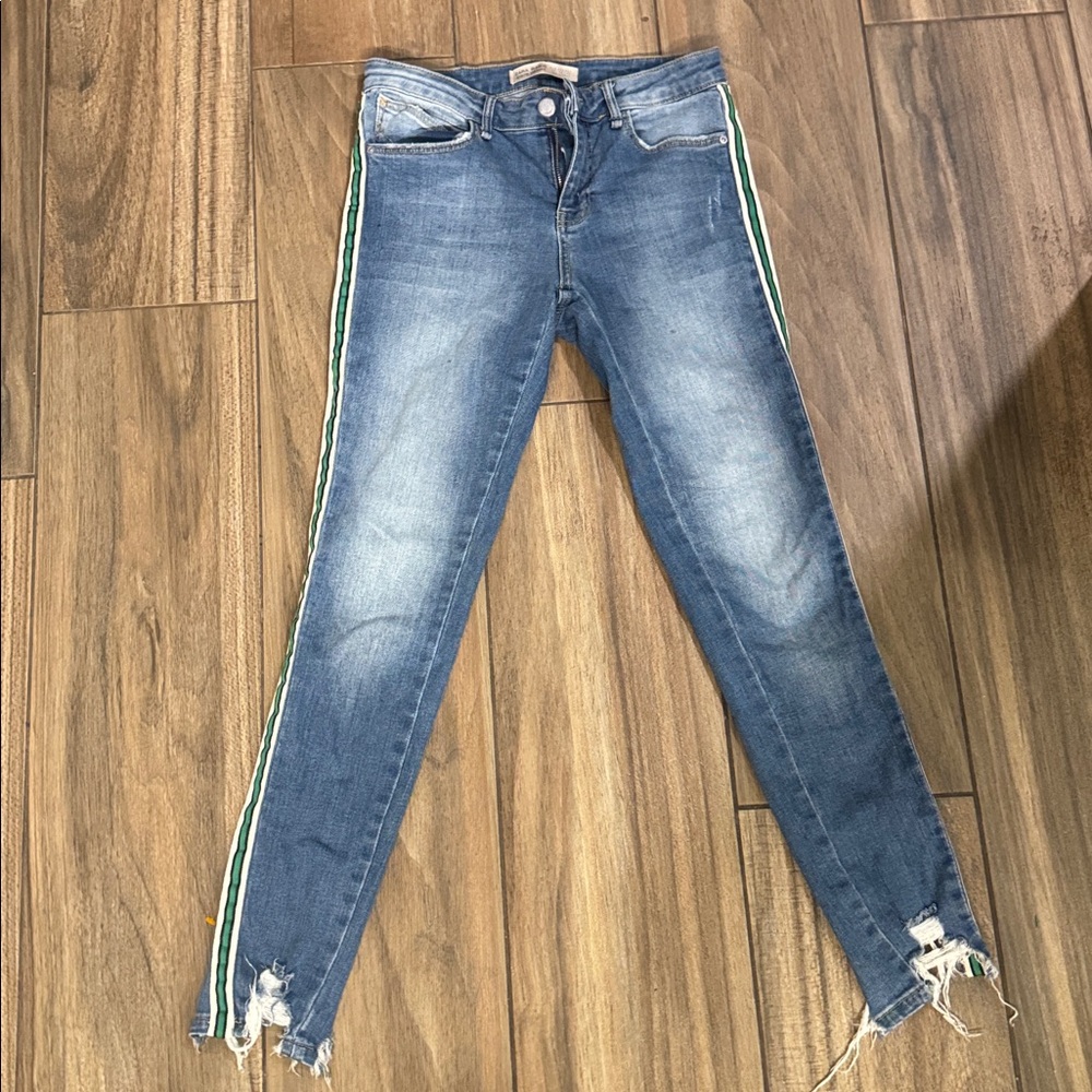 Zara Distressed Jeans with Green Stripe size 6 runs like an xs